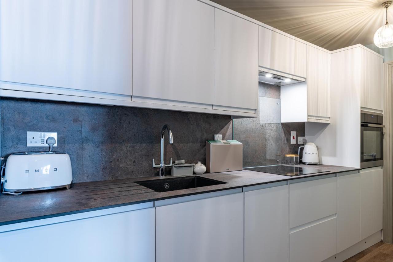 Large Stylish Studio In The Heart Of The City 巴斯 外观 照片